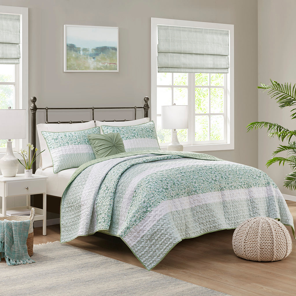 Caralie 4 Piece Seersucker Quilt Set with Throw Pillow