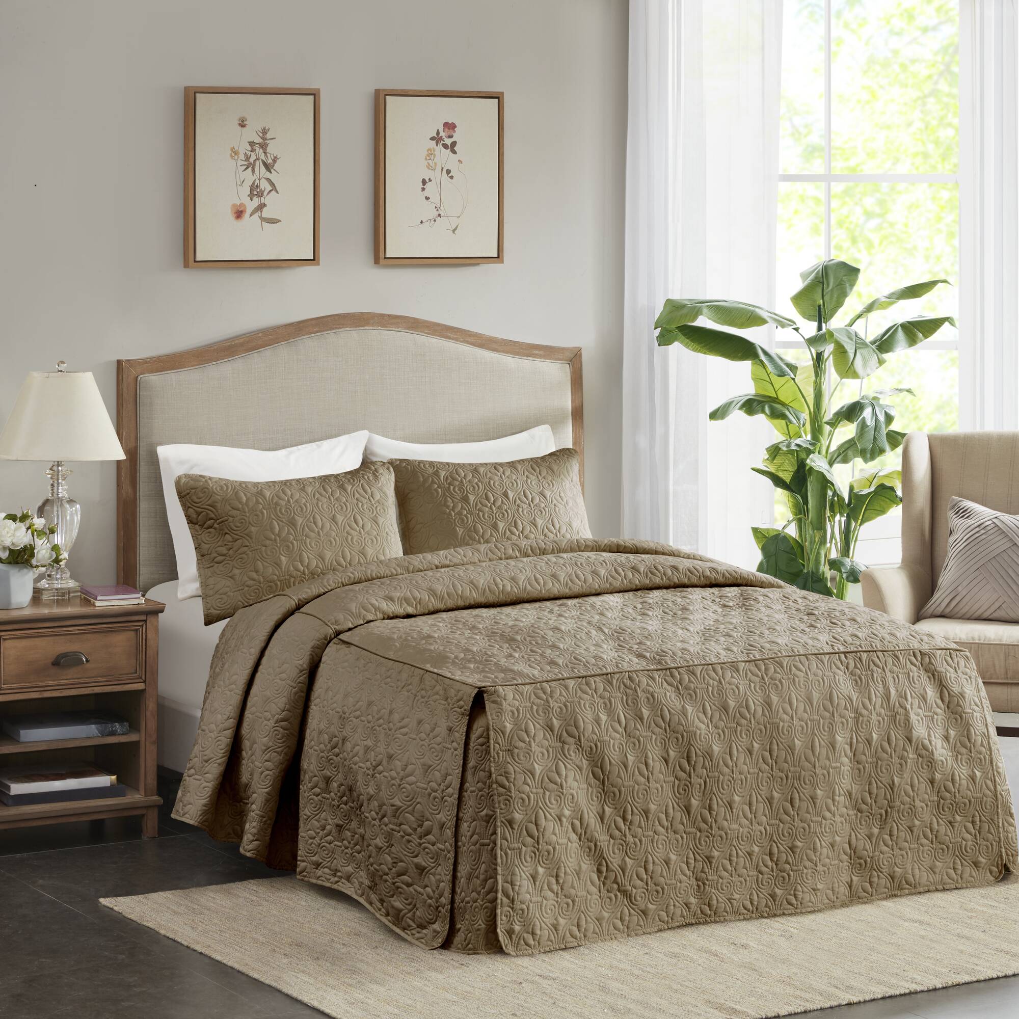 Quebec 3 Piece Split Corner Pleated Quilted Bedspread