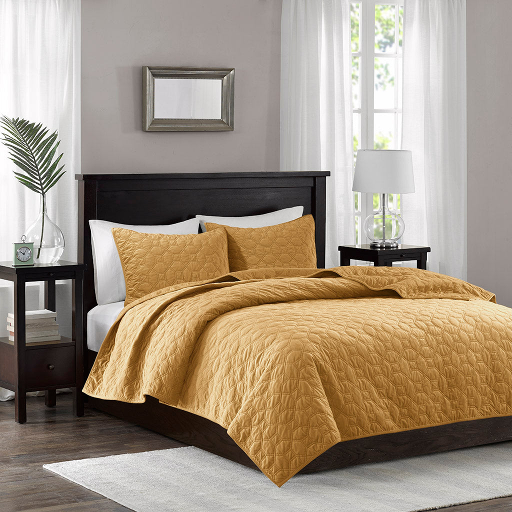 Harper 3 Piece Velvet Quilt Set