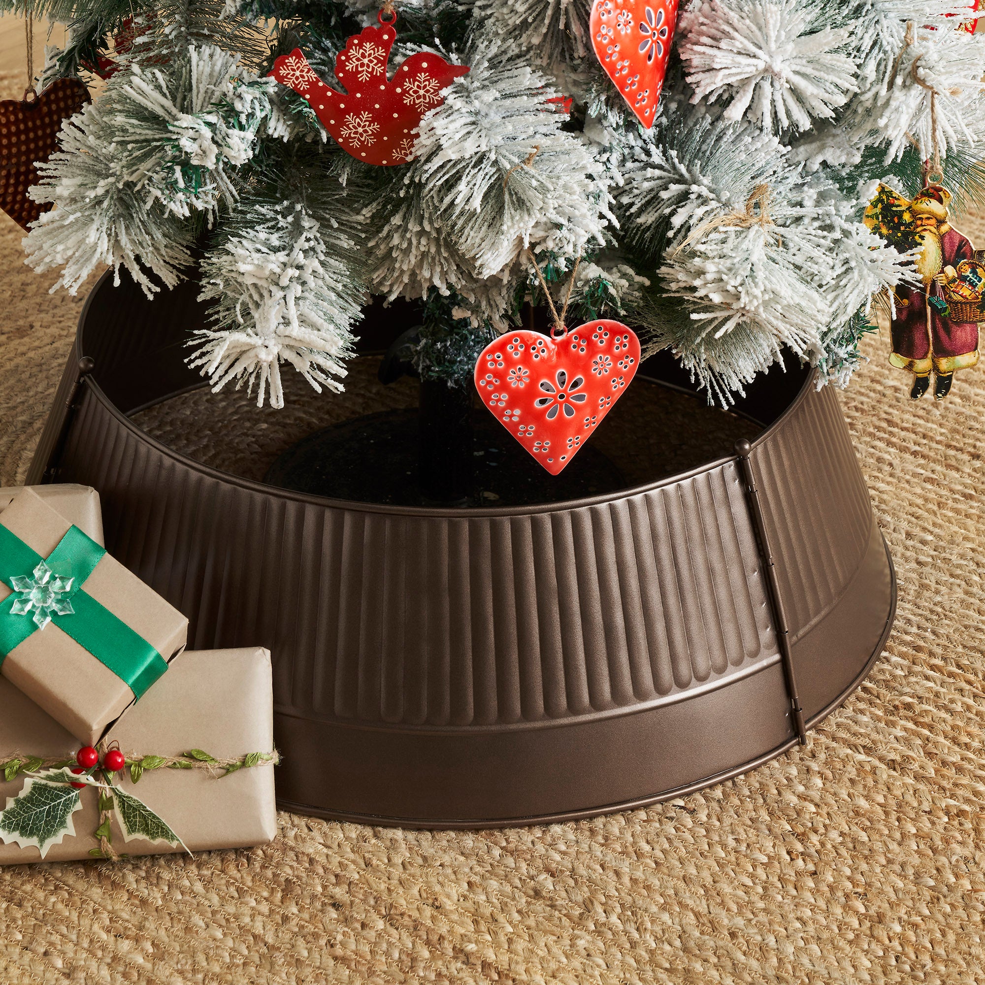 Ribbed Metal Tree Collar Bronze 7.5x24x24