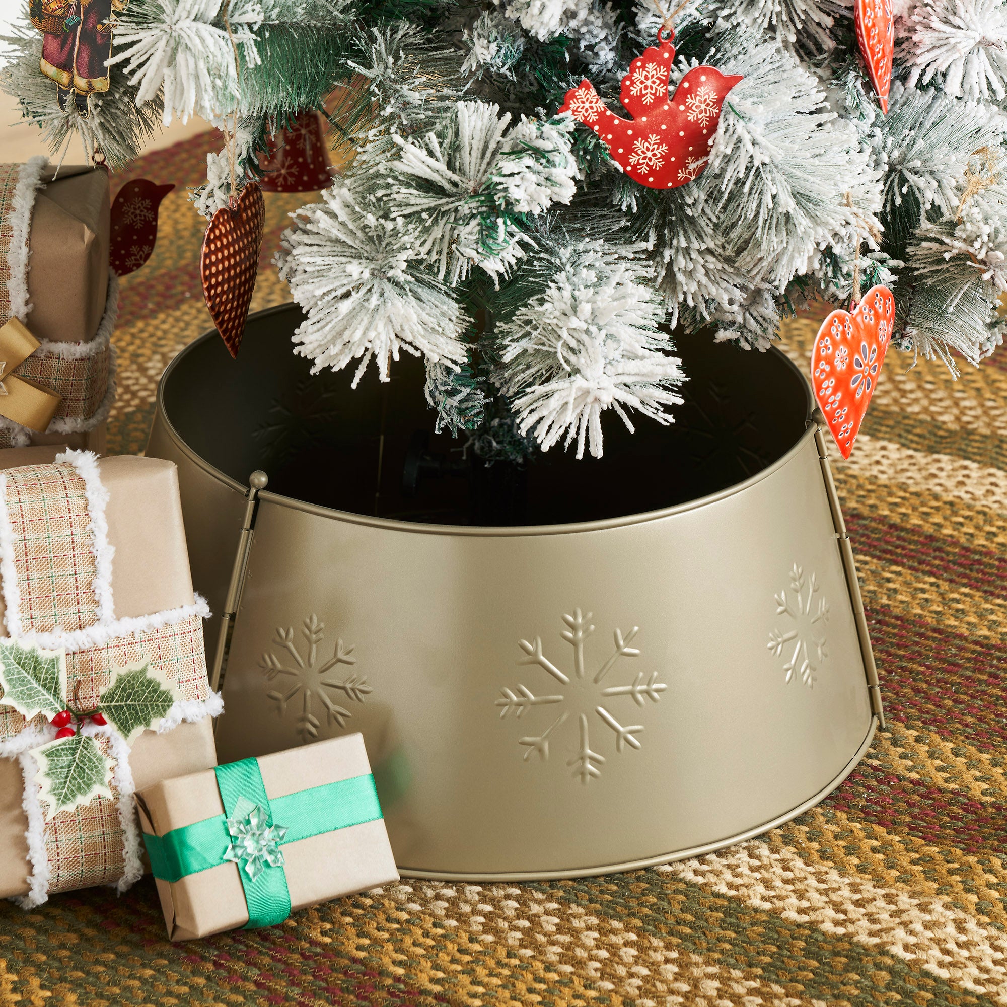 Stamped Snowflake Metal Tree Collar Antique Gold 8x20x20