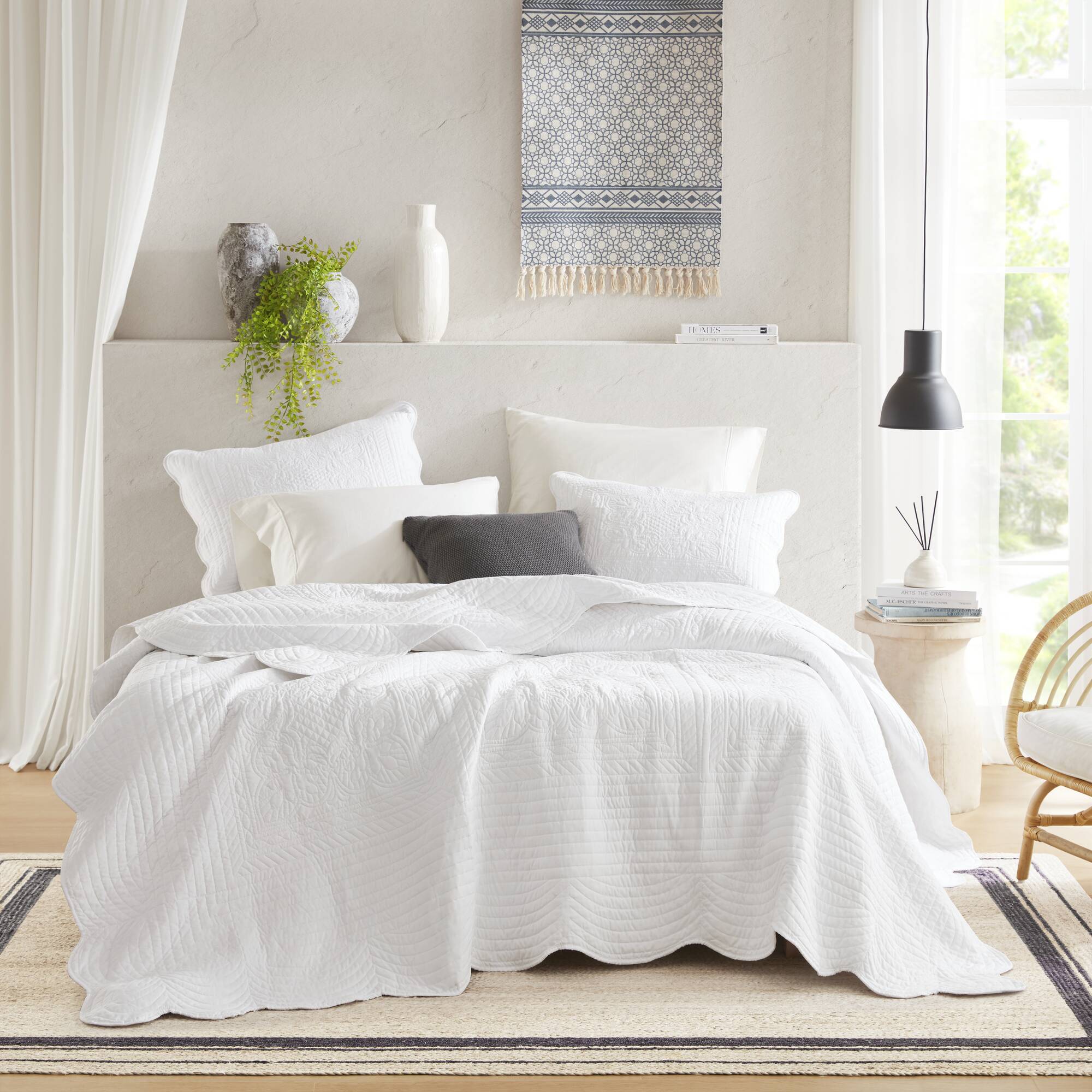 Tuscany 3 Piece Reversible Scalloped Edge Quilt Set