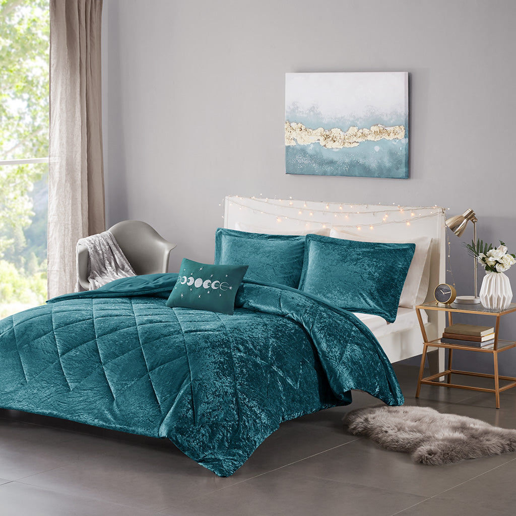 Felicia Velvet Comforter Set with Throw Pillow