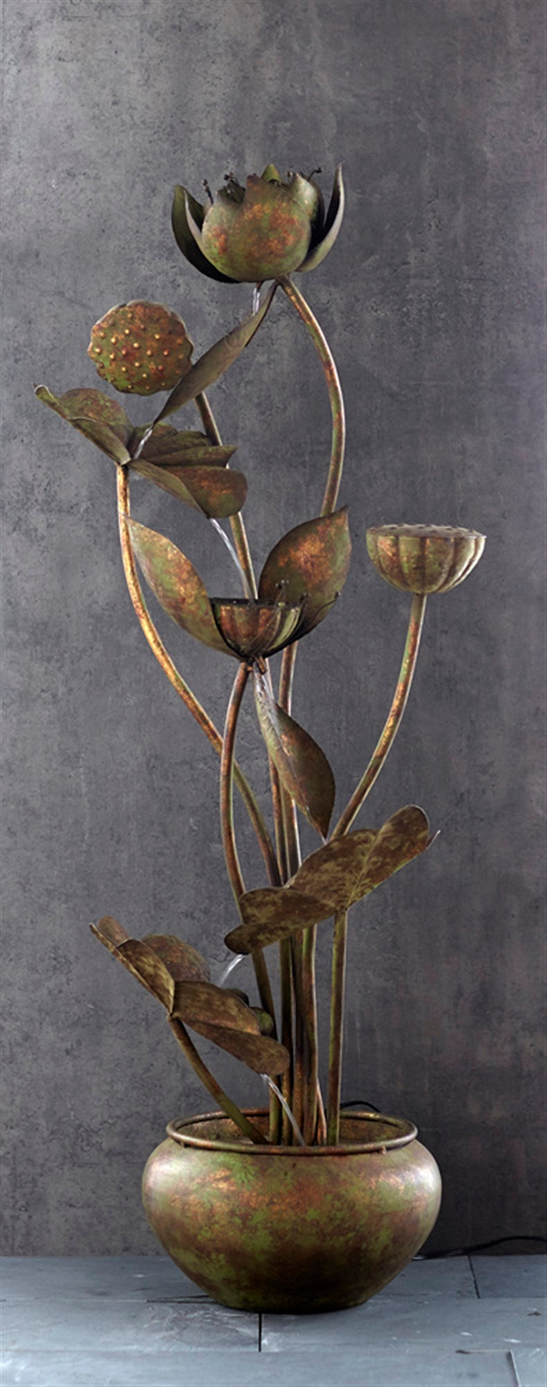 Leaf Fountain w/UL Pump 48"H Metal (YH560)