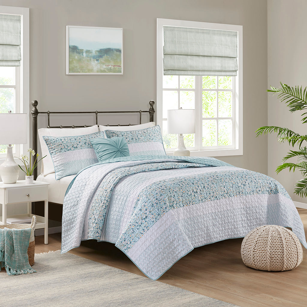 Caralie 4 Piece Seersucker Quilt Set with Throw Pillow