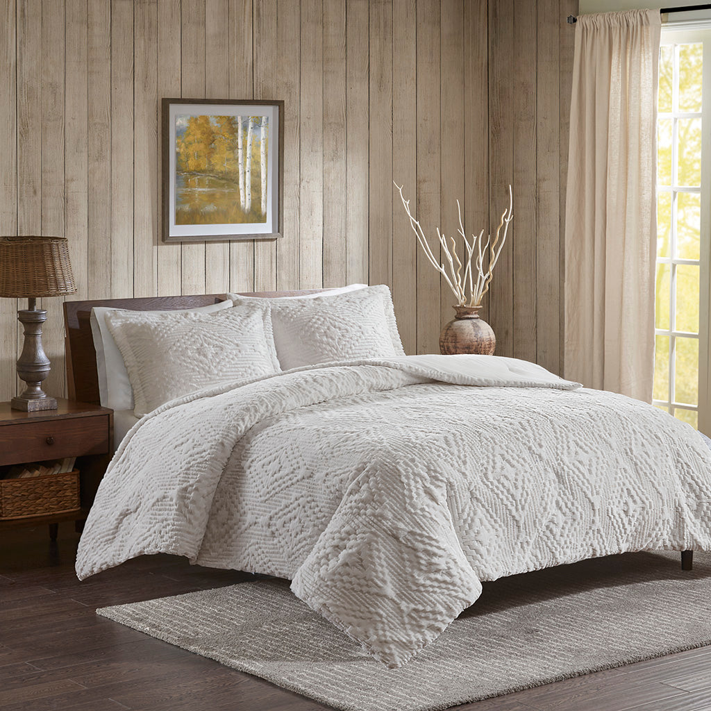 Teton Embroidered Plush Quilt Set
