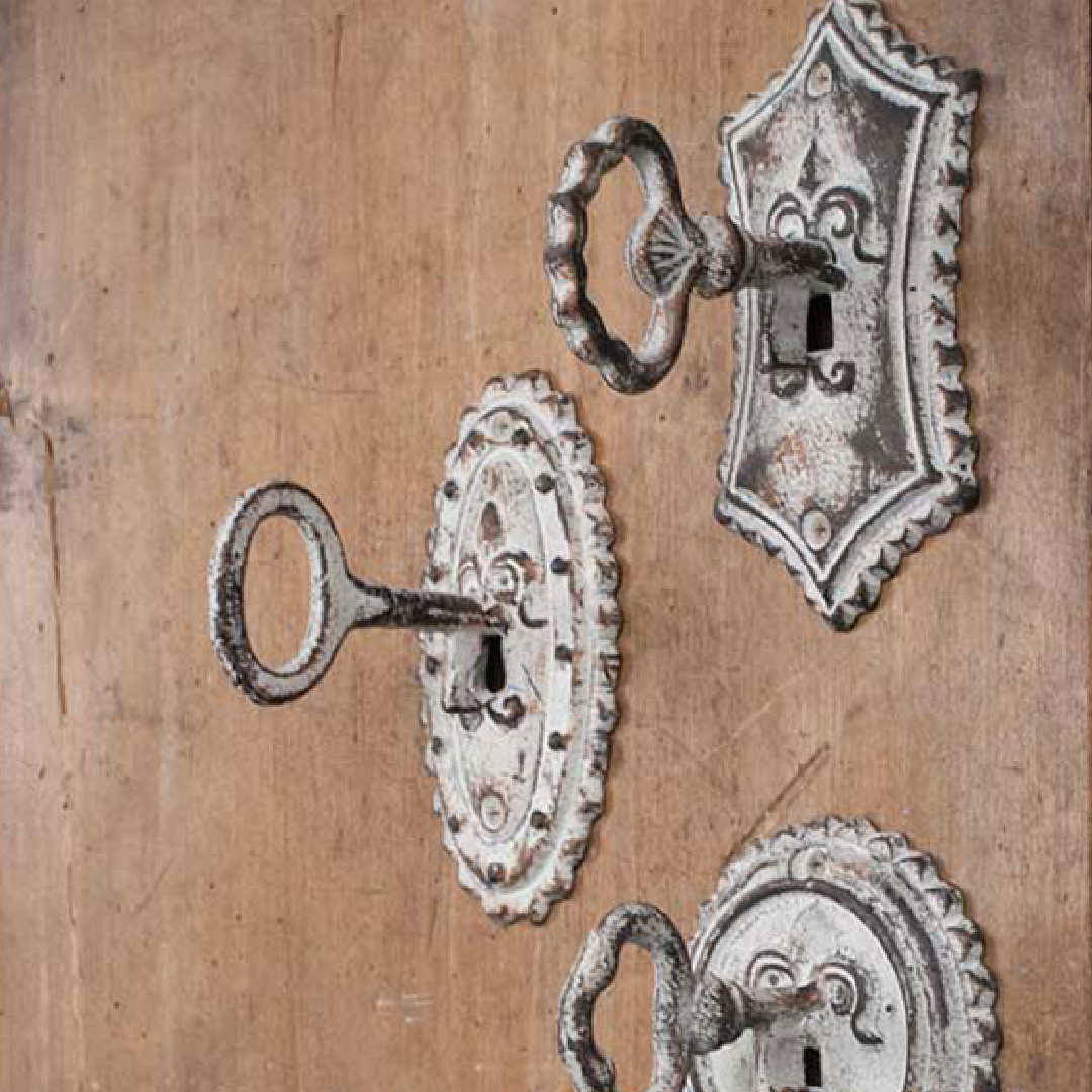 Set of Four Vintage Key Metal Hooks - Box of 4 (5609886974109)