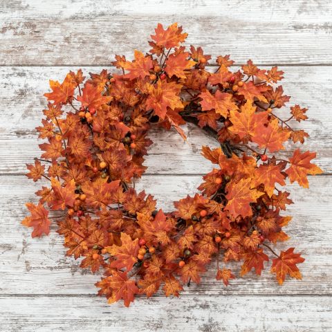 18" Maple Leaf Wreath w/ Berries (5610104881309)